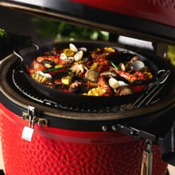 Kamado Joe KARBON STEEL™ Paella Pan -Zwiling Grill Shop KJ15124722 05 Lifestyle