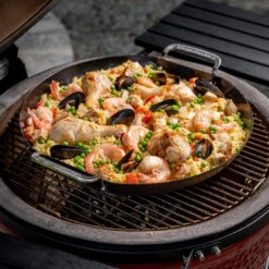 Kamado Joe KARBON STEEL™ Paella Pan -Zwiling Grill Shop KJ15124722 06 FoodAngled
